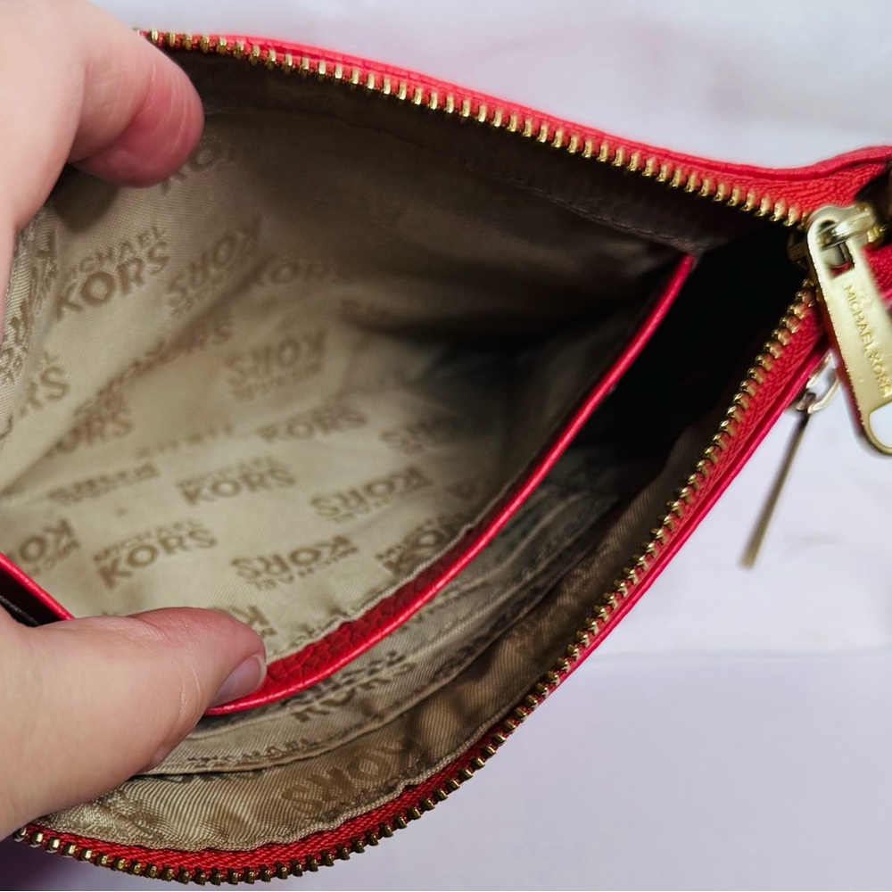 Michael Kors Pink Large Wristlet pebble leather Bag with Gold Accents EUC - Picture 8 of 16